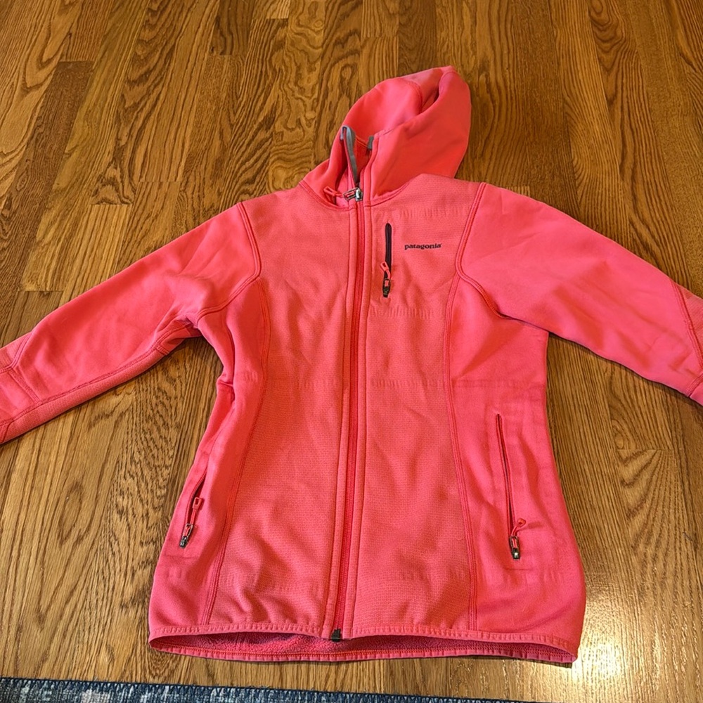 Patagonia women’s Piton Hybrid Hoody - in XS